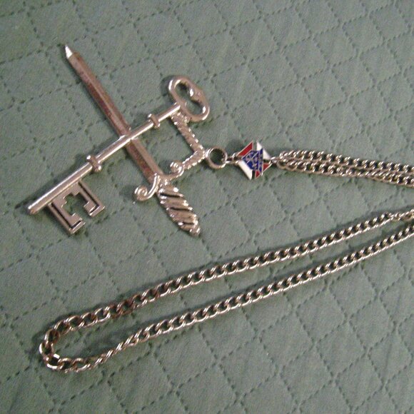 The Knights of Columbus Vintage Large Necklace - Picture 10 of 10
